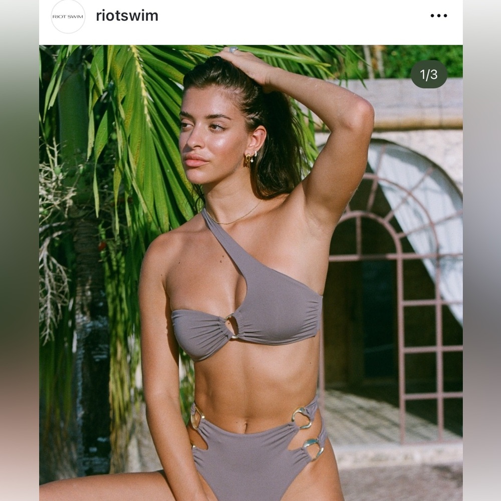 Riot two piece in BLACK